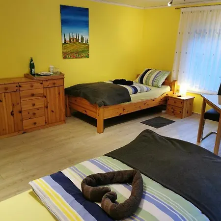 Zum Rothaarsteig ゲストハウス